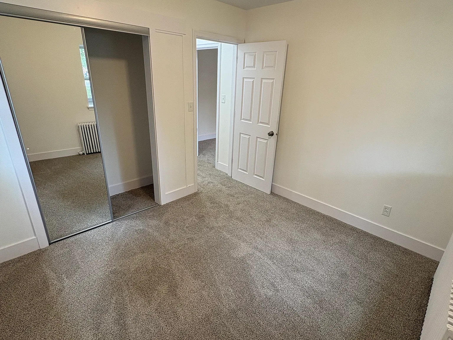 2 bed, 800 sqft, $1,400 — Photo 3