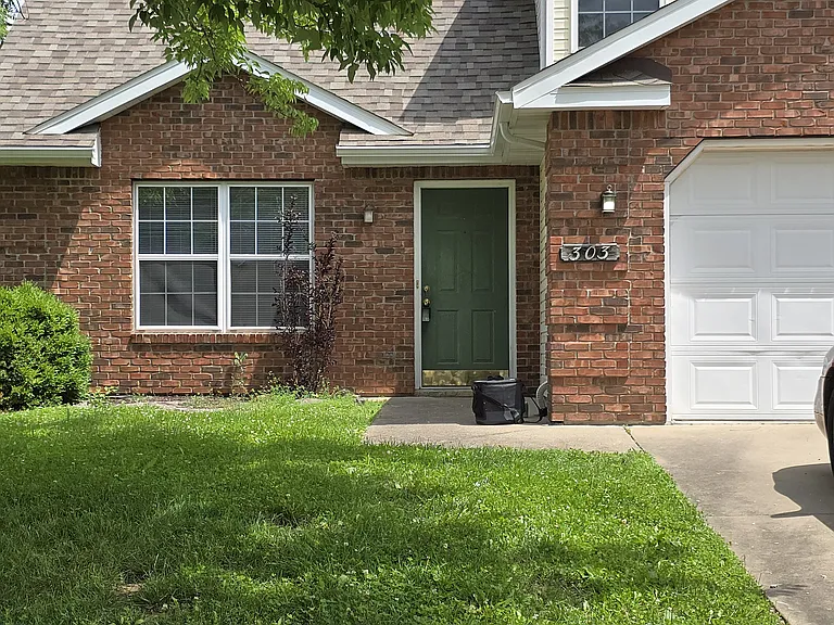 303 Dorothy Dean Dr — Photo 1