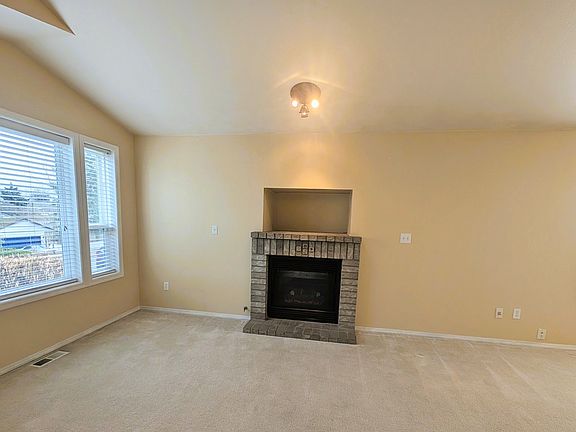 3rd image of 2932 58th Ave NE