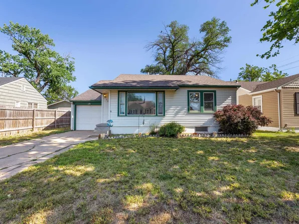 202 W 25th Ave, Hutchinson, KS 67502