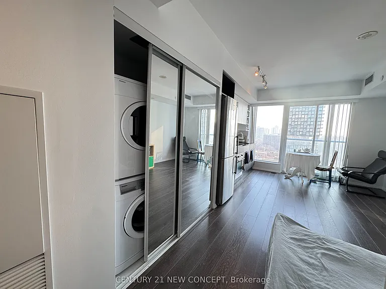 68 Shuter St #1811 — Photo 9