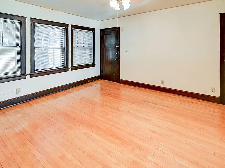 2801 Monroe St — Photo 4