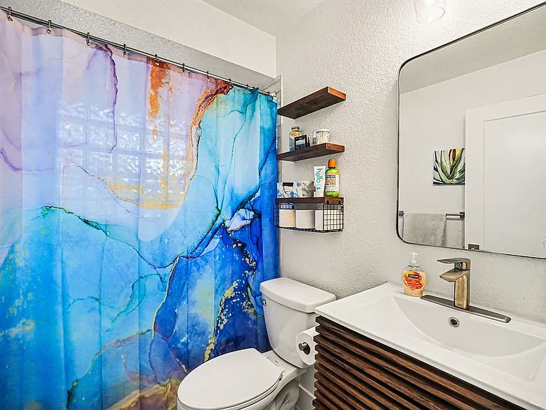 5217 E Martin Luther King Jr Blvd — Photo 16