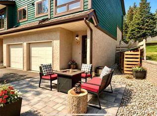 237 W Kluane Dr, Banff, AB T1L 1H1