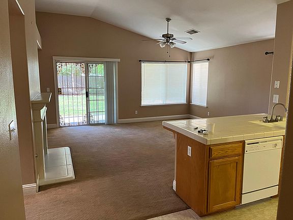 5th image of 2811 E Muncie Ave