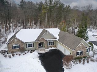 8 Tipperary Way, Ballston Lake, NY 12019