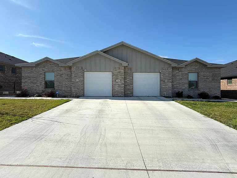 5411 Rose Garden Loop #A/B — Photo 2