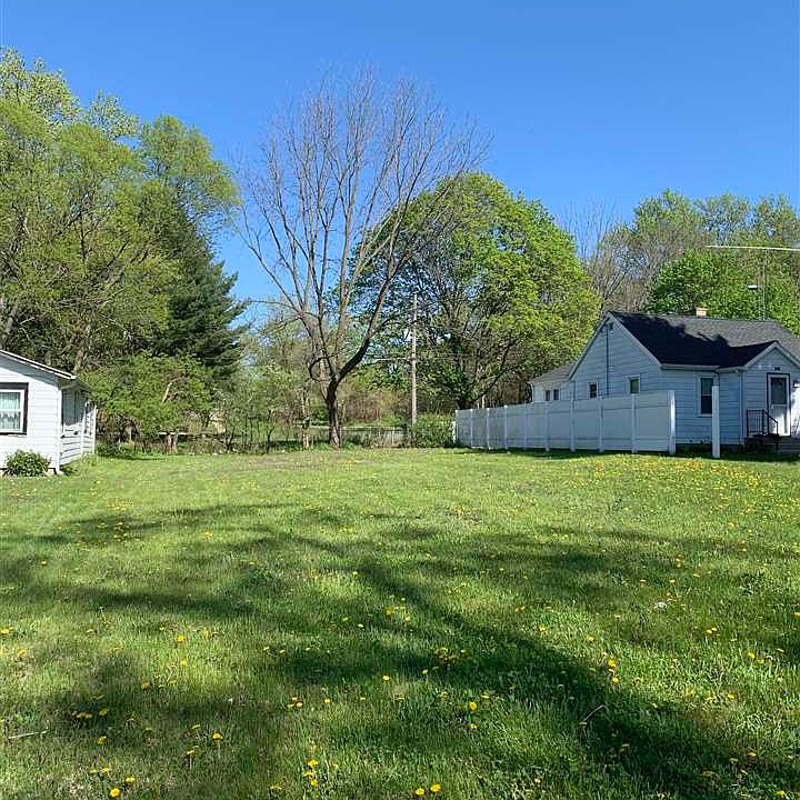 2nd image of 2220 Forest View Rd