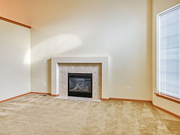 5th image of 801 NE Lauren St