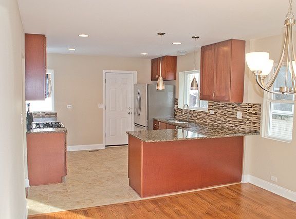 4th image of 8207 S Crandon Ave