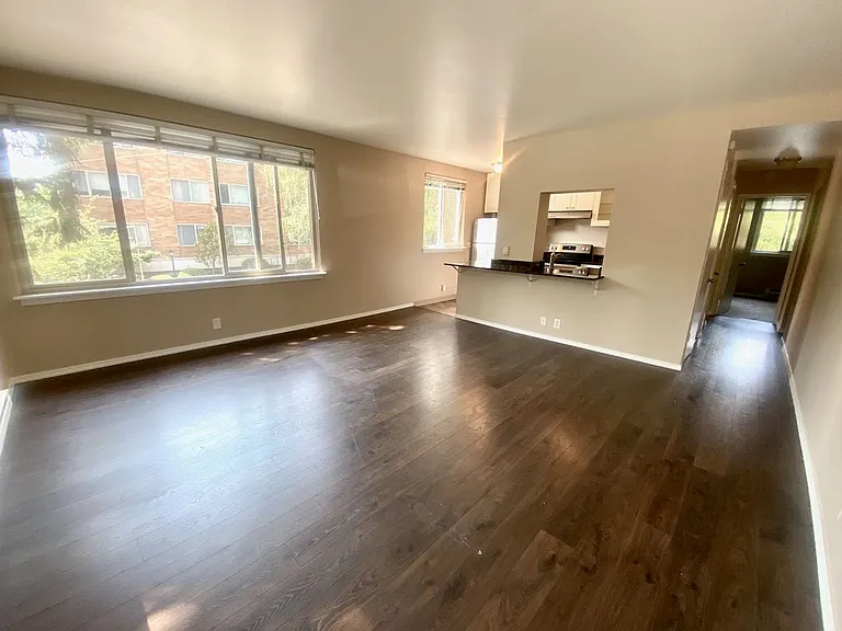700 E Mercer — Photo 12