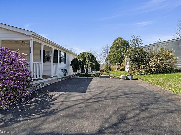 5th image of 442 Manor House Ln