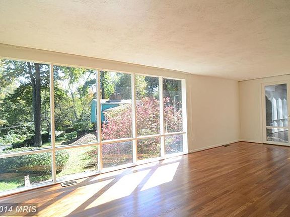 3rd image of 7302 Rippon Rd