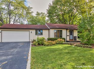 7 Manor Rd, Lake Zurich, IL 60047