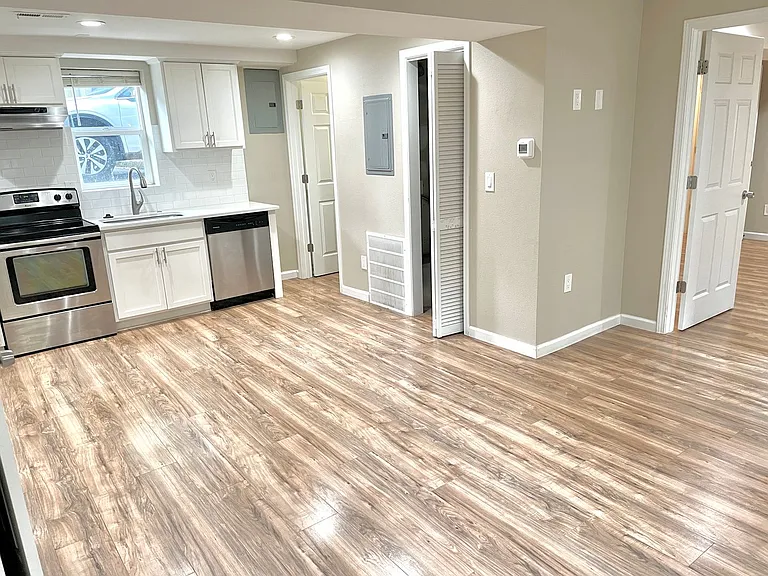 122 NE Beech St — Photo 6