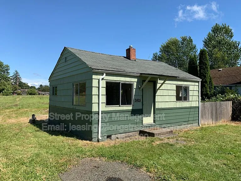 2425 SW Pickford St — Photo 1