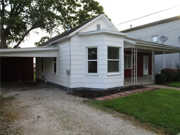 602 W 2nd St, Pana, IL 62557