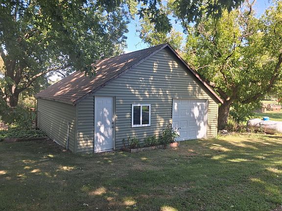 3rd image of 410 W Pleasant Ave