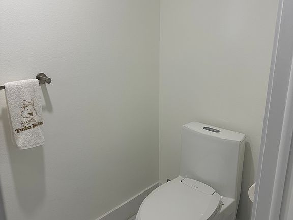 2nd image of 1717 N Bayshore Dr APT 1146