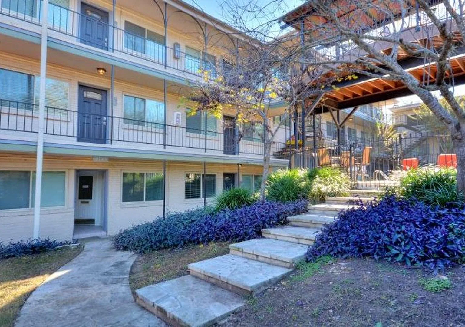 2Bed/2Bath Condo in Travis Heights — Photo 1