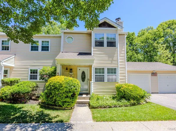 29 Hancock, Yaphank, NY 11980
