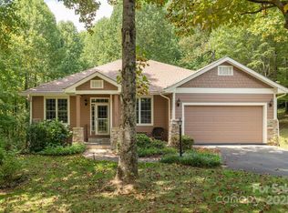 106 Chancery Ct, Flat Rock, NC 28731