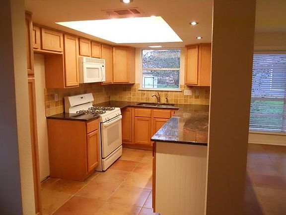 4th image of 410 Northwood Dr