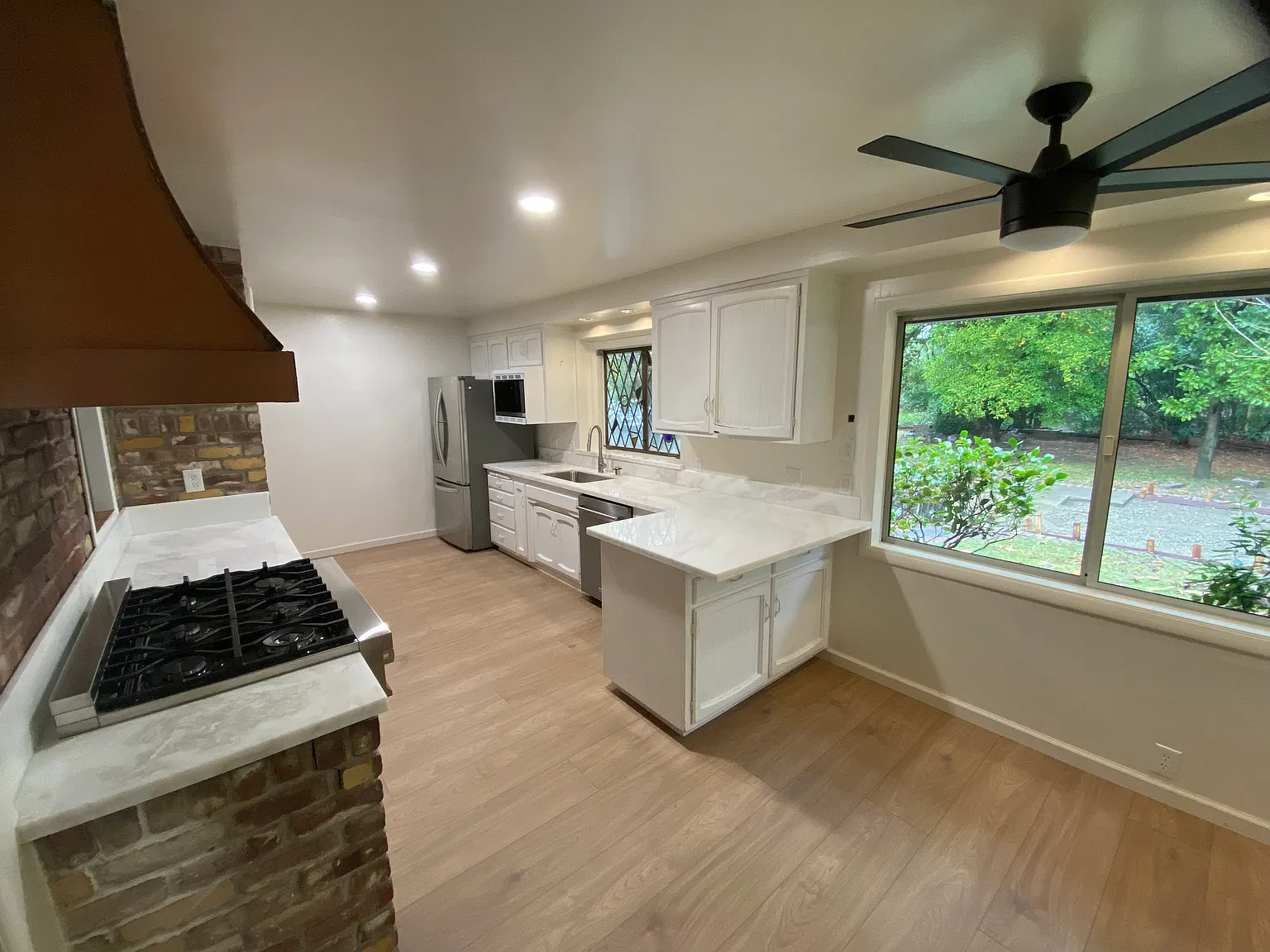 4 bed, 2.5 bath, 2322 sqft, $4,250 — Photo 1
