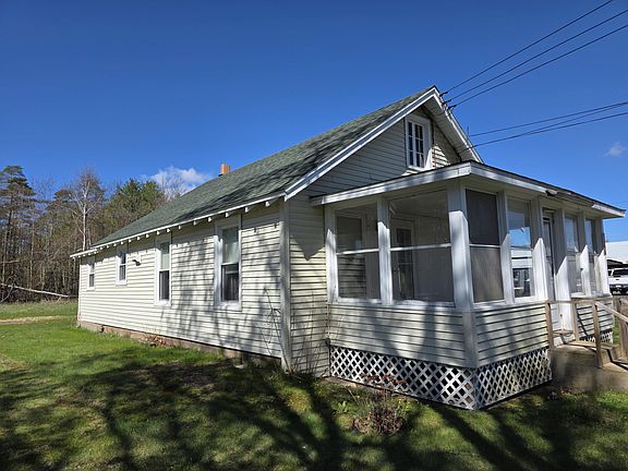 3rd image of 689 Glen Rd