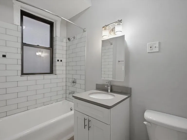 5020 S Blackstone Ave #204 — Photo 8