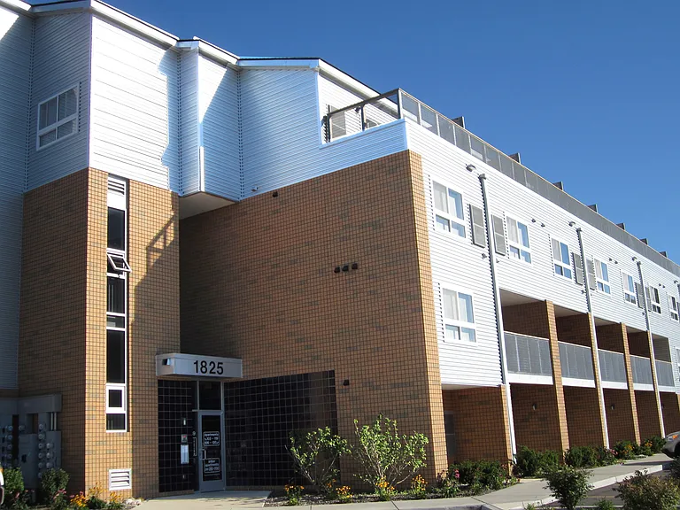 1825 Parmenter Blvd #312 — Photo 1