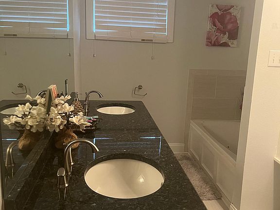 5th image of 244 Jewel St APT D