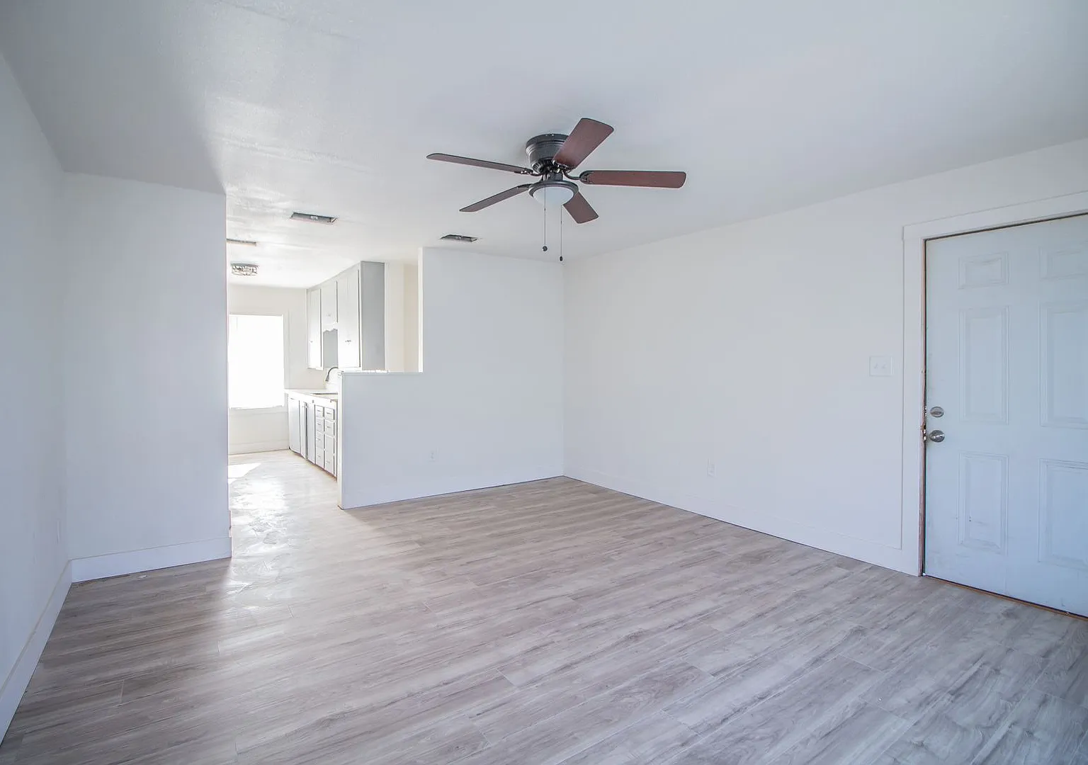 DH 302 Avenue U — Photo 3