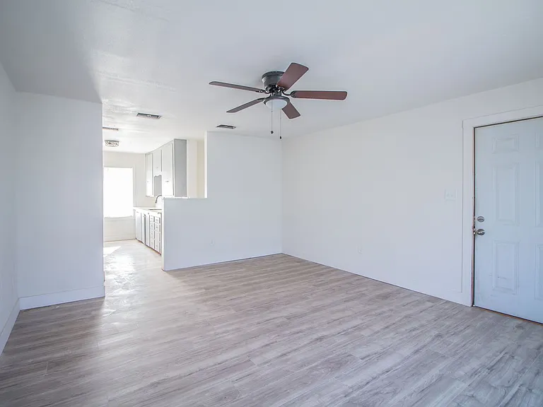 302 Avenue U — Photo 14