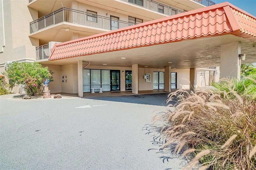 2 bed, 2.0 bath, 1103 sqft, $7,500 — Photo 3
