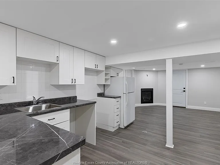 35 Victoria St N #LOWER — Photo 7