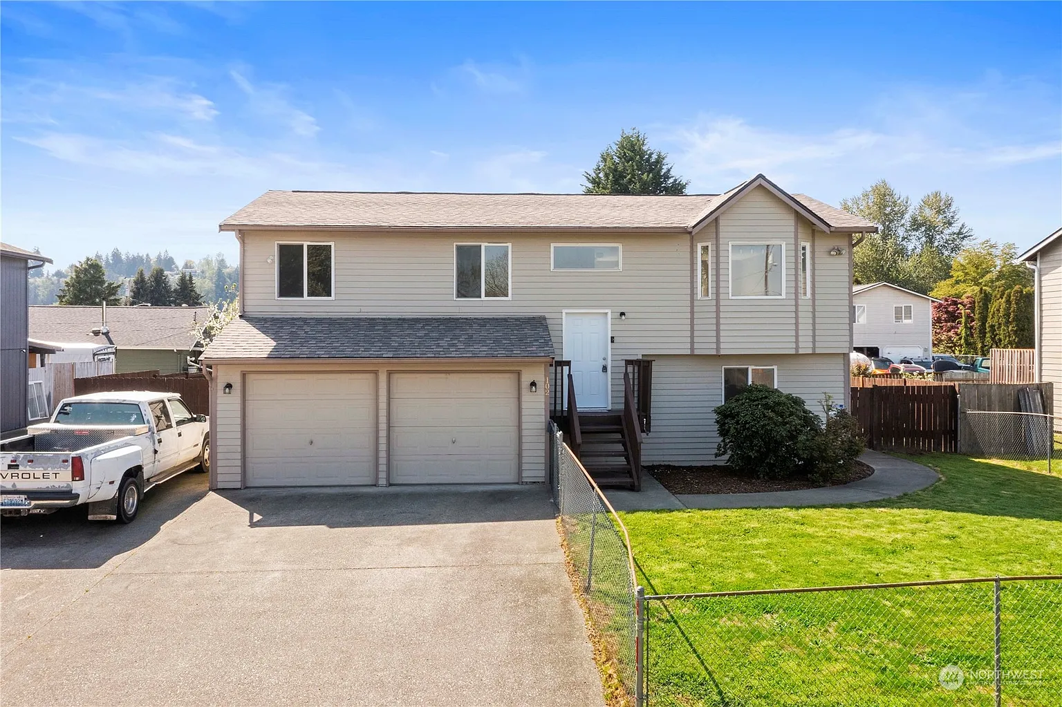 102 4th Avenue SW photo 1