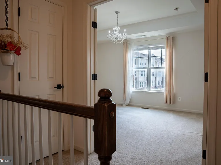 42243 Canary Grass Sq — Photo 49