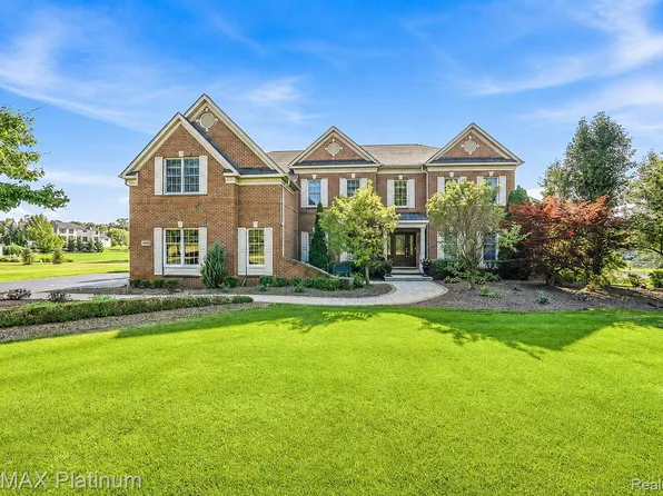 3812 S Shoreline Dr, Milford, MI 48381