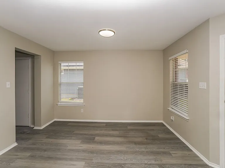 411 Saul St — Photo 13