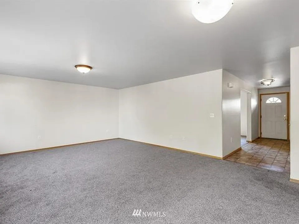 107 E King Pl