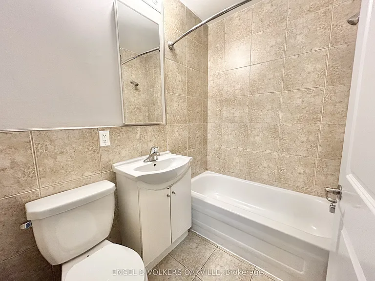 90 25th St #31 — Photo 6