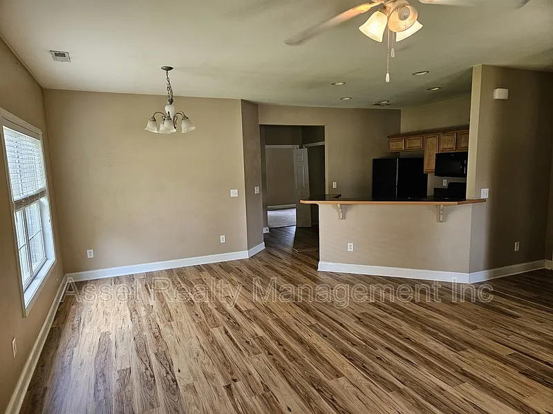 2 bed, 2.0 bath, 1028 sqft, $1,925 — Photo 2