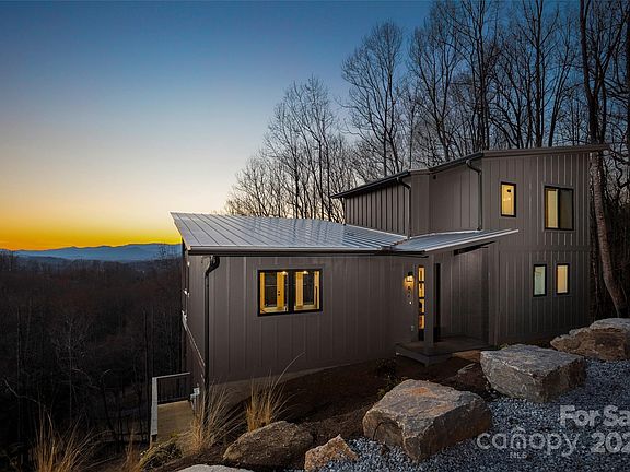 3rd image of 52 Scenic View Dr