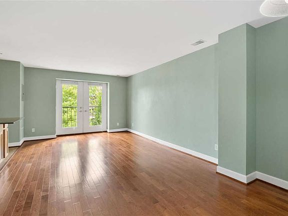 4th image of 5630 Pershing Ave Unit 32