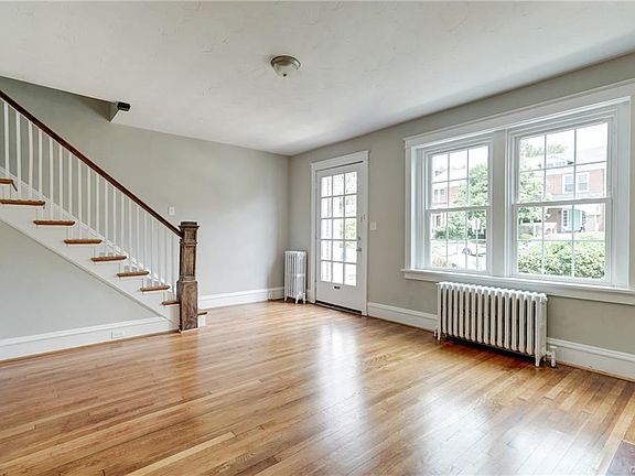 4th image of 2211 Rosewood Ave