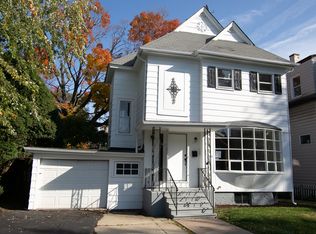 613 N Genesee St, Waukegan, IL 60085