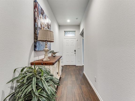 3rd image of 409 Paloma St