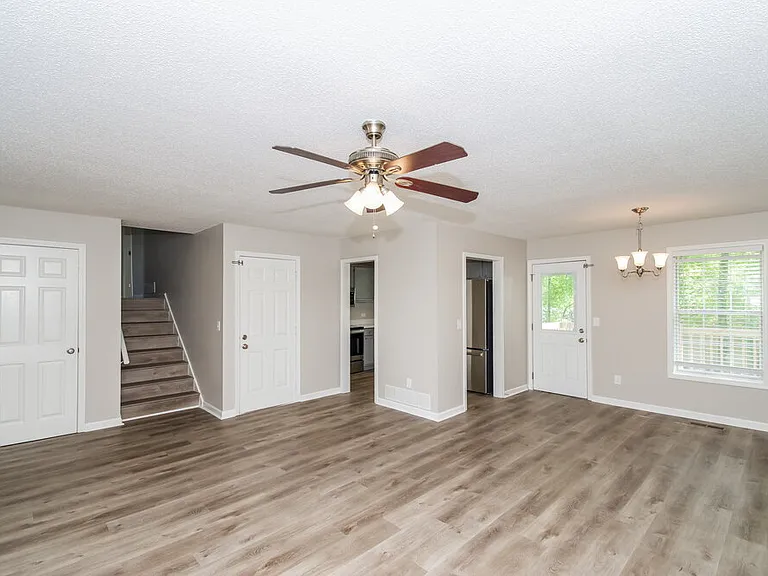 116 Brentwood Ct — Photo 6