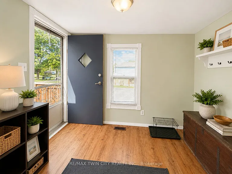 49 William St — Photo 3